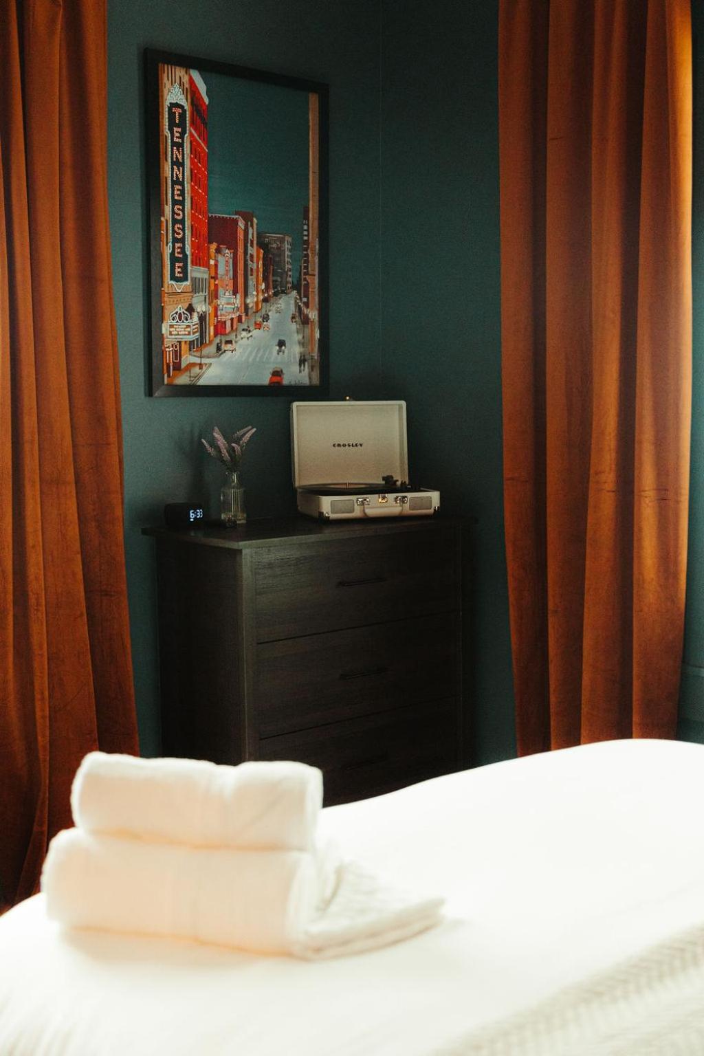 Historic Renovated 2Bd - Overlooking Downtown น็อกซ์วิลล์ ภายนอก รูปภาพ